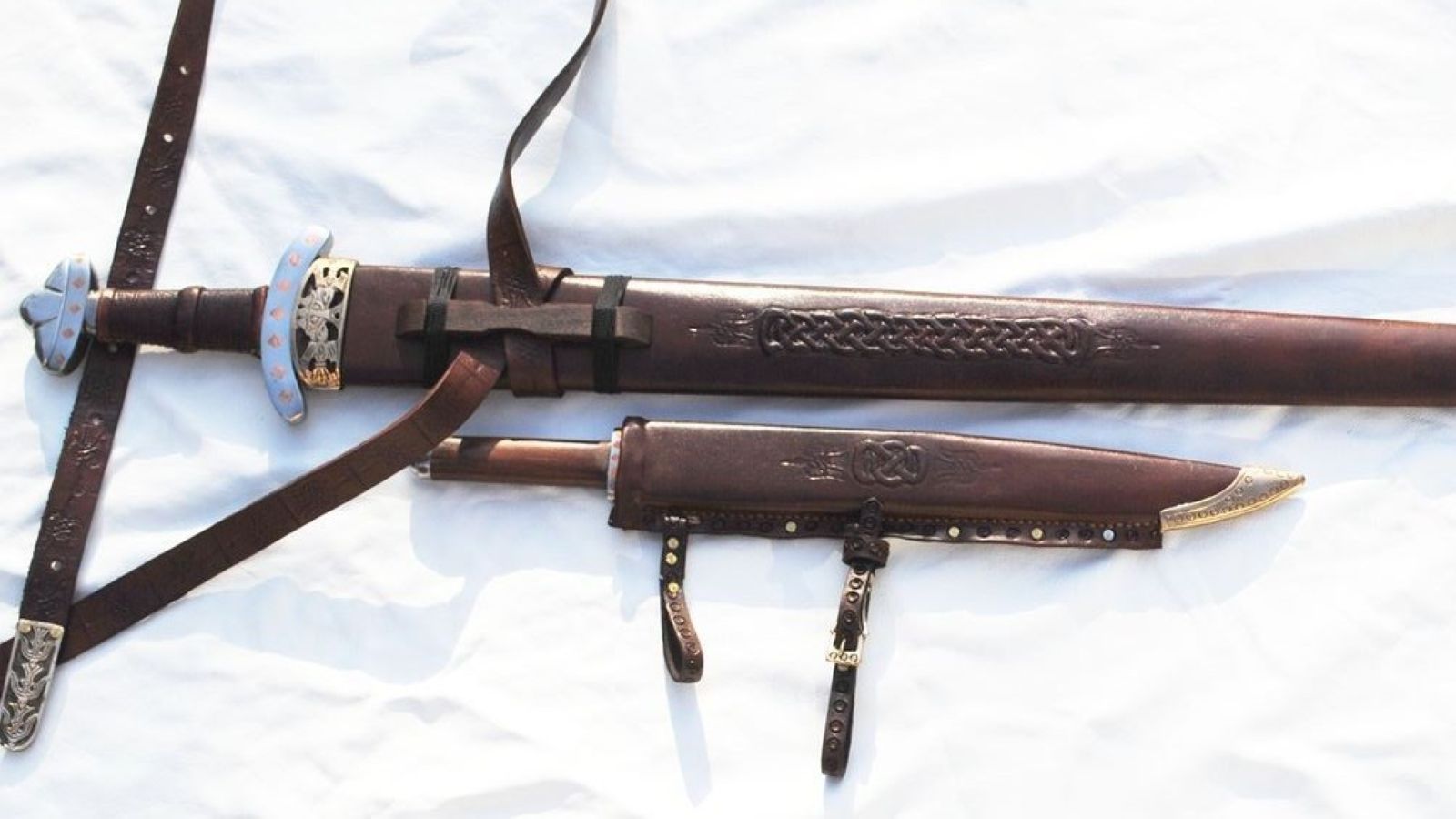 The Seax vs. The Broadsword: Everyday Utility vs. Battlefield Prestige