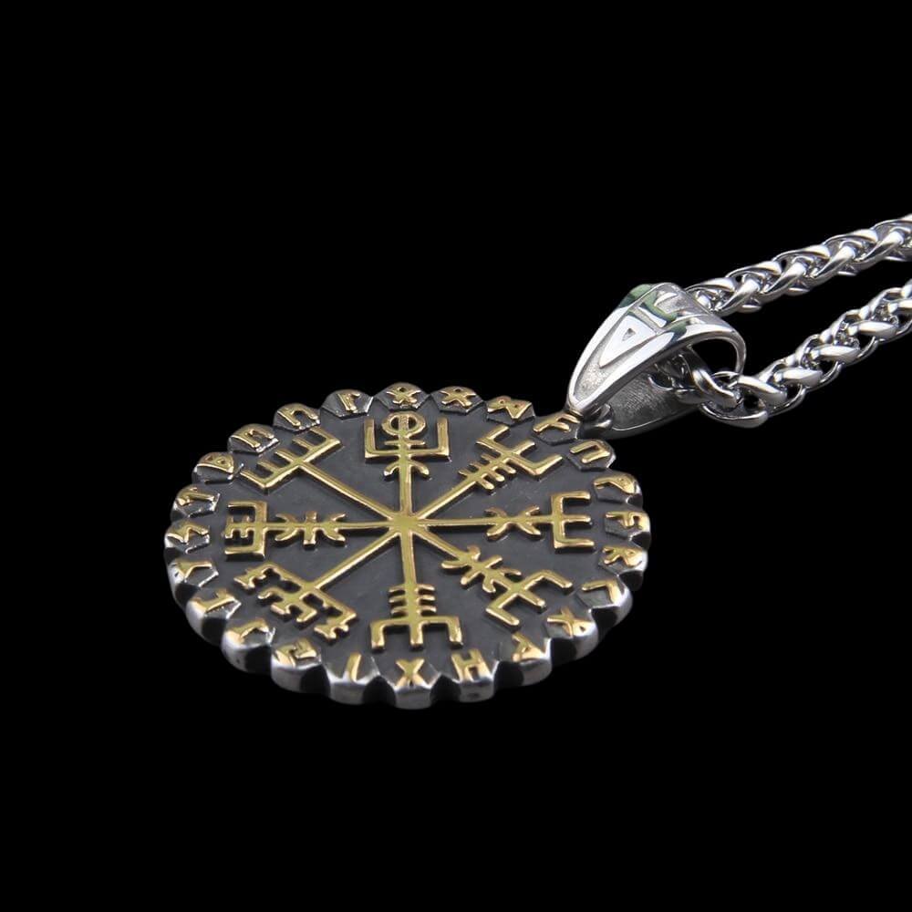 Collier Vegvísir et Helm of Awe