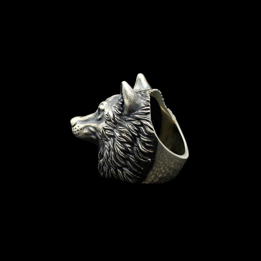 Anillo de cabeza de lobo Fenrir